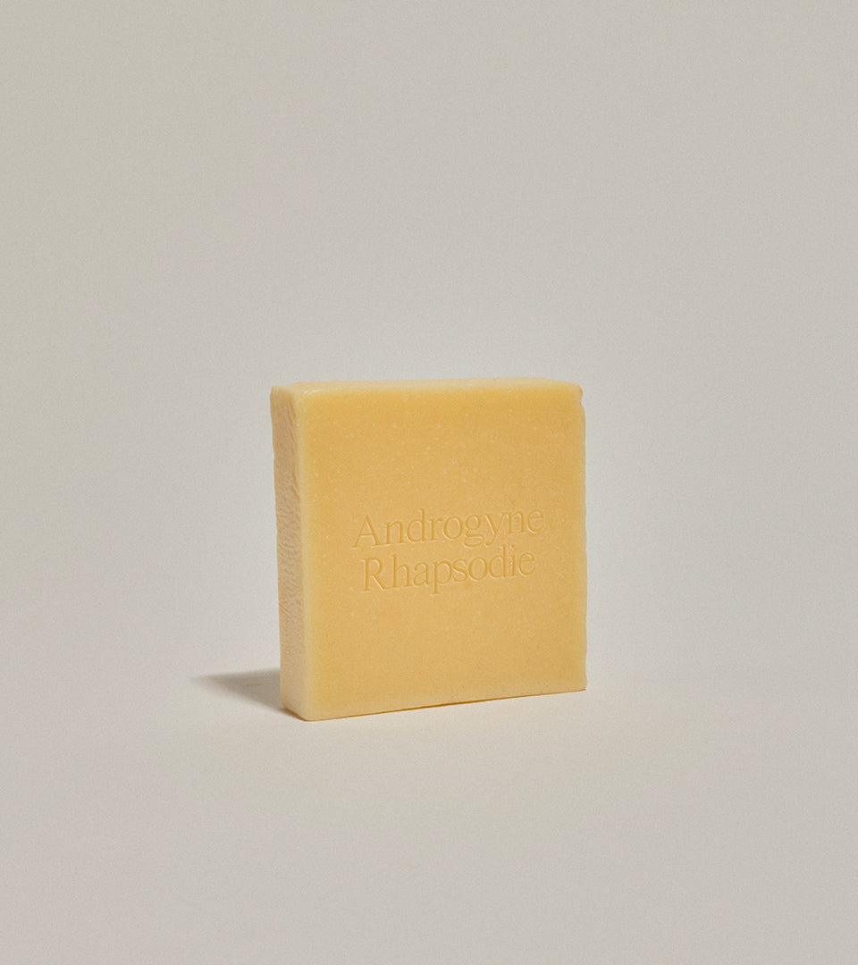 Sous le Manteau Perfumes – Mysterious Scents from the Past